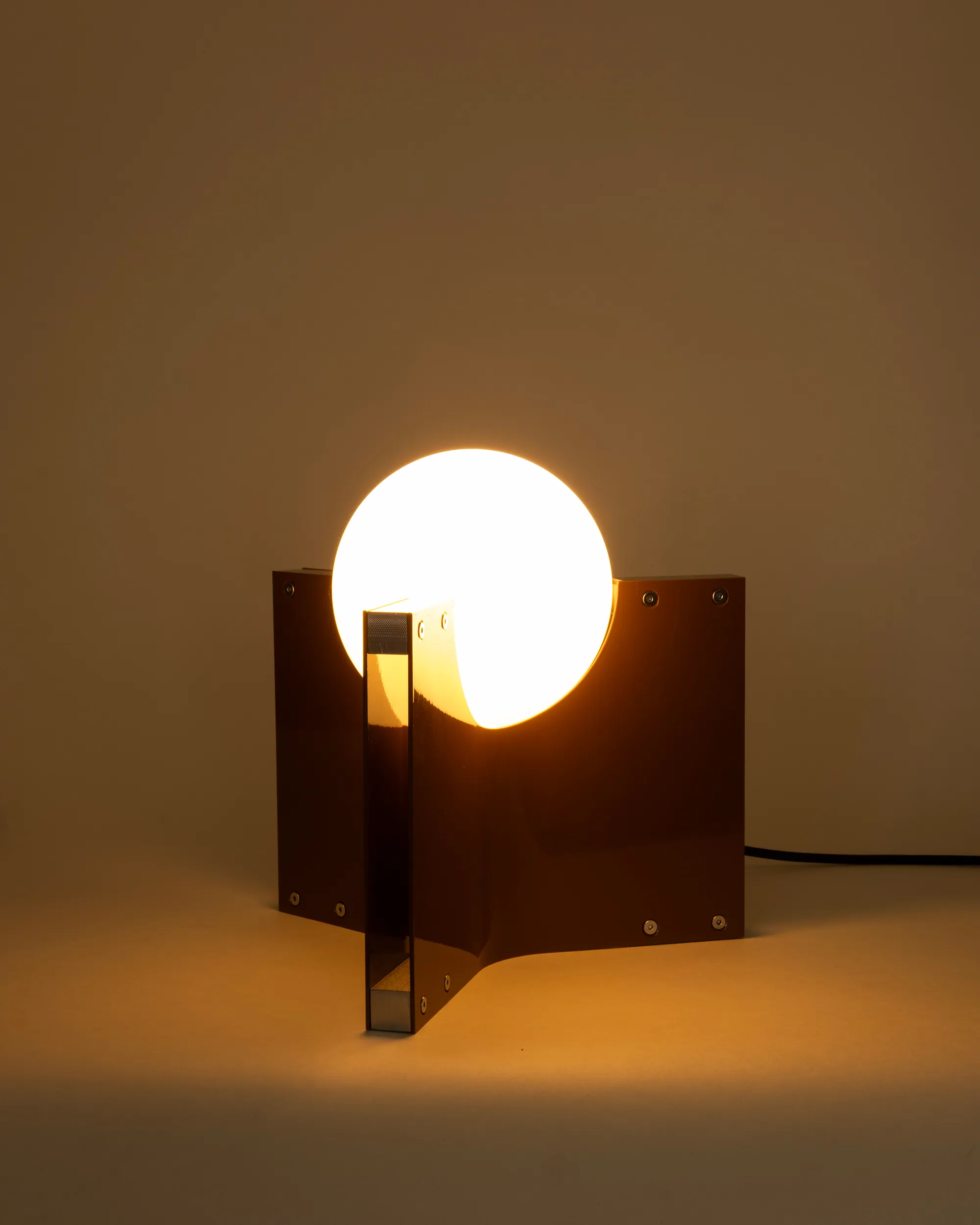 Crackdown Mini Brown Opal Globe, lit