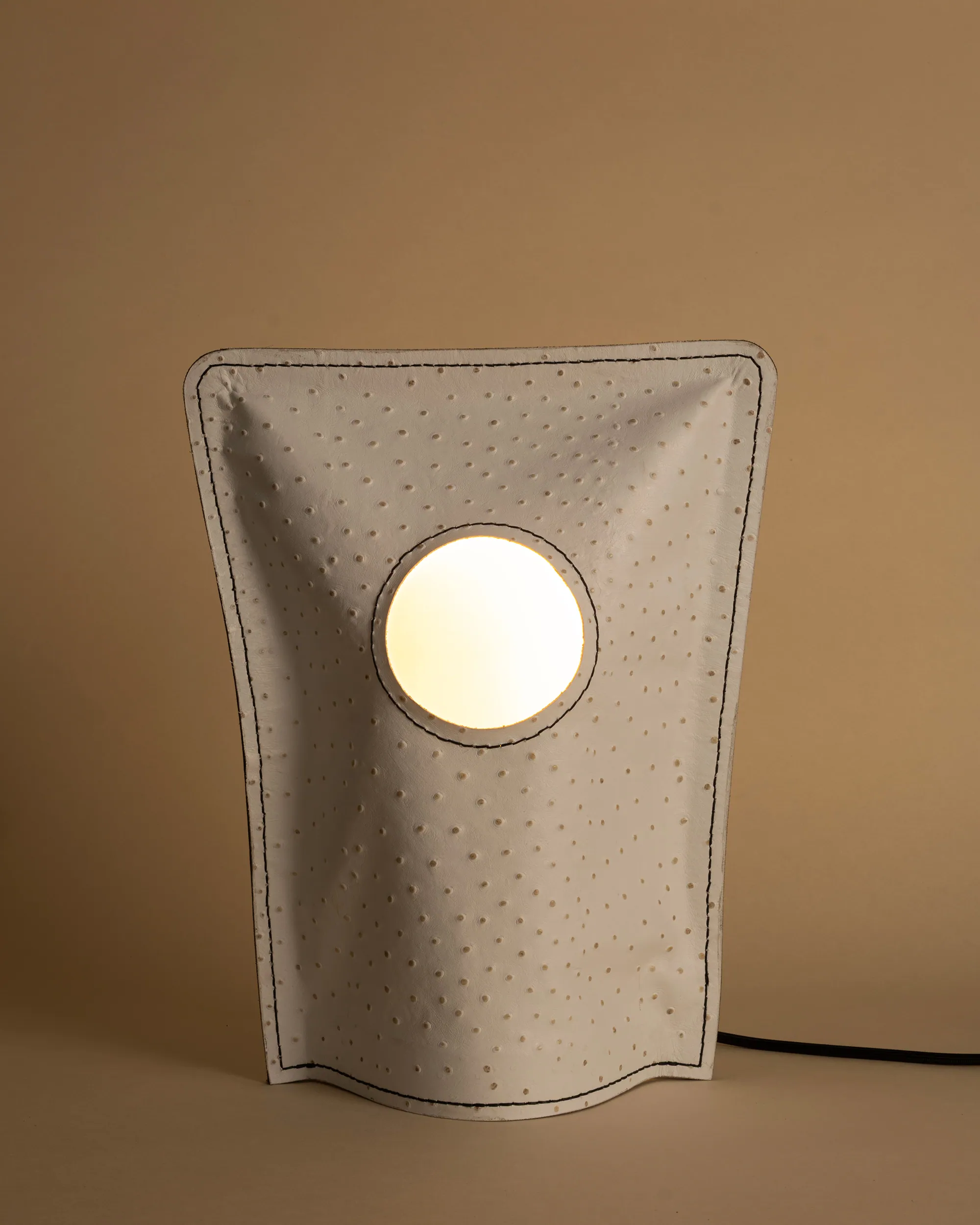 Plico, White Ostrich, lit