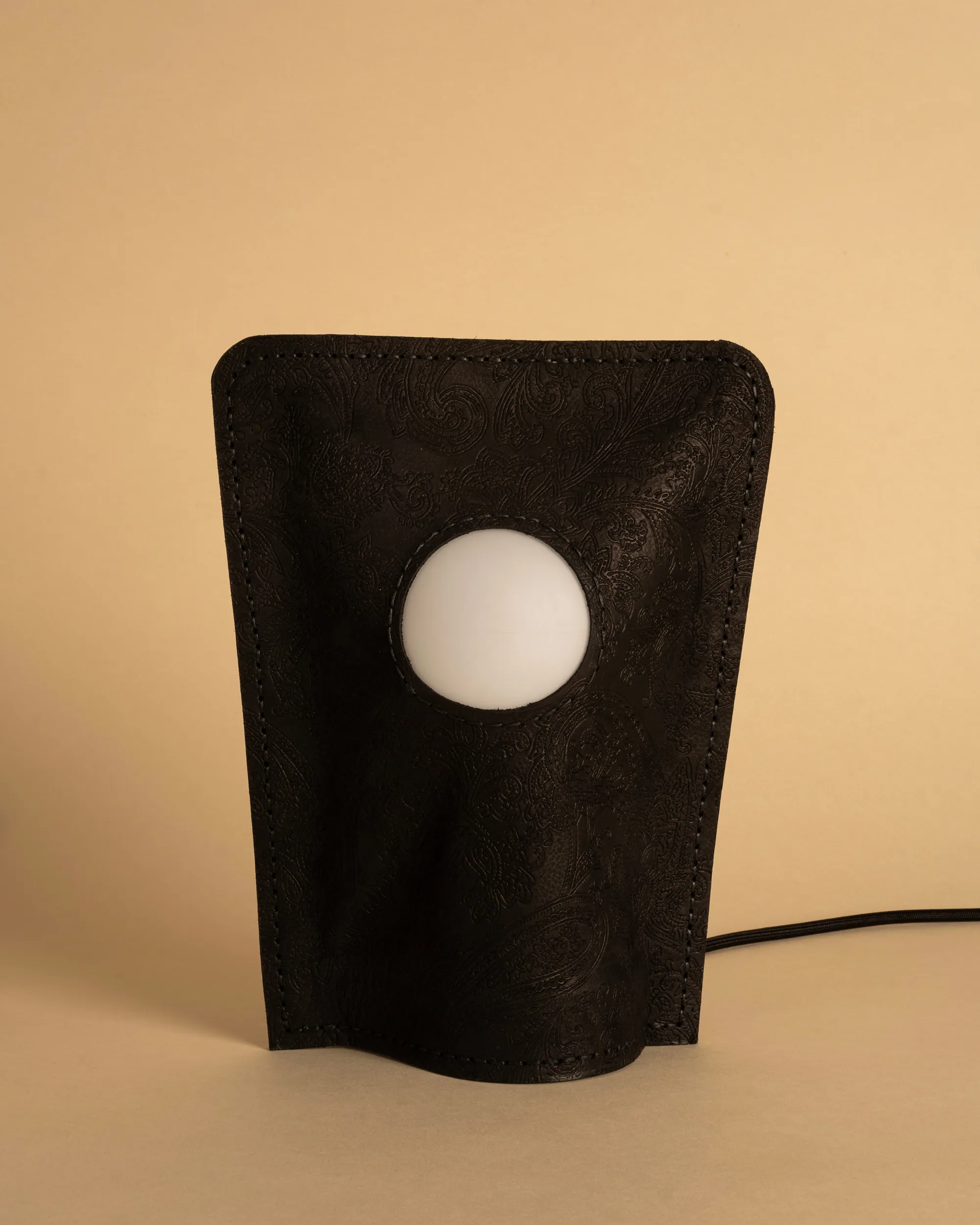 Plico Mini, Black Paisley Embossed, unlit