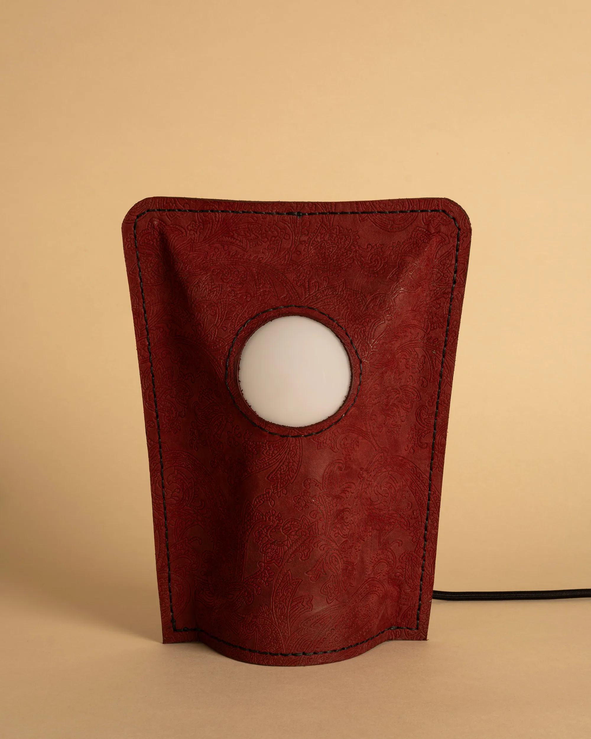 Plico Mini, Burgundy Paisley Embossed, unlit